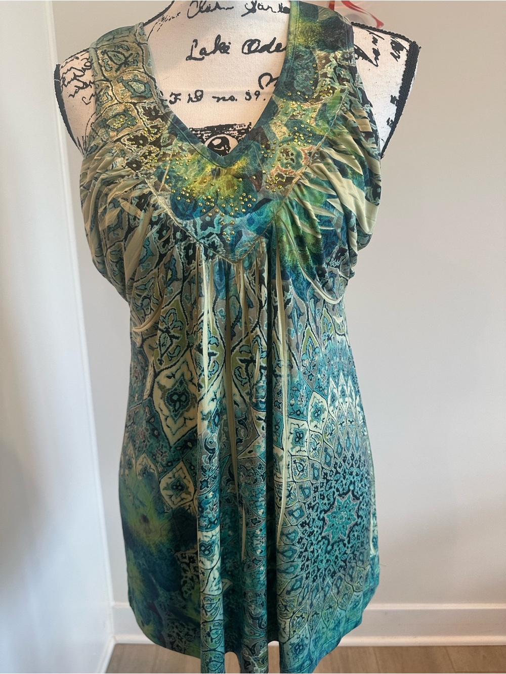Apt. 9 Green and Teal V-Neck Sleeveless Beaded Blouse - Picture 5 of 11